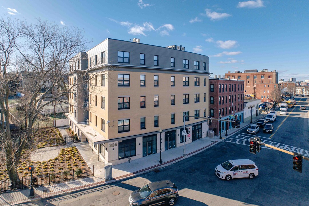 Dudley Crossing in Boston, MA - Foto de edificio