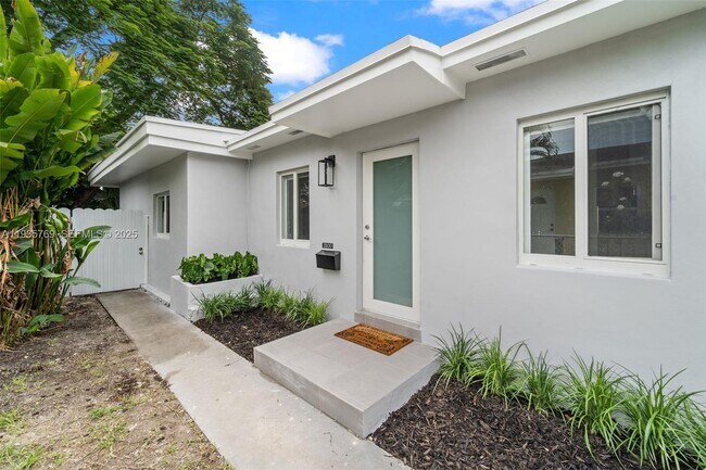 3500 SW 25th St in Miami, FL - Building Photo - Building Photo