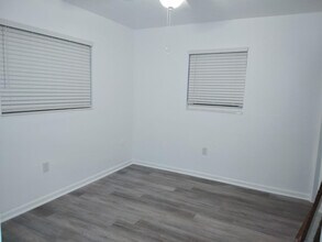 3055 NW 212th St in Miami Gardens, FL - Foto de edificio - Building Photo