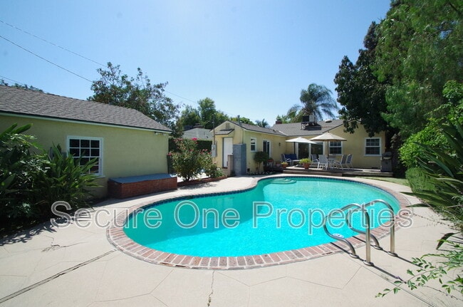 340 W Spazier Ave in Burbank, CA - Building Photo - Building Photo