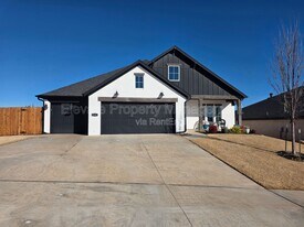 1101 Sawmill Rd in Norman, OK - Building Photo