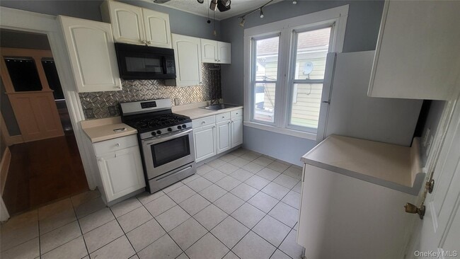 107 Smith St in Poughkeepsie, NY - Building Photo - Building Photo