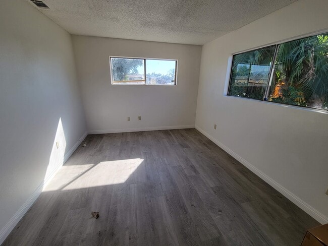 2385 Chanslor St, Unit 3 in Pomona, CA - Foto de edificio - Building Photo