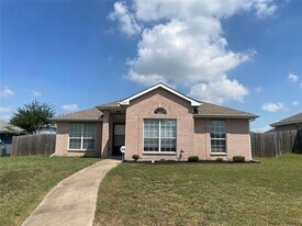 1337 Harvest Hill Ln in Lancaster, TX - Building Photo