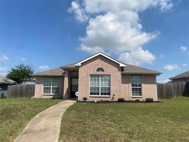 1337 Harvest Hill Ln in Lancaster, TX - Building Photo