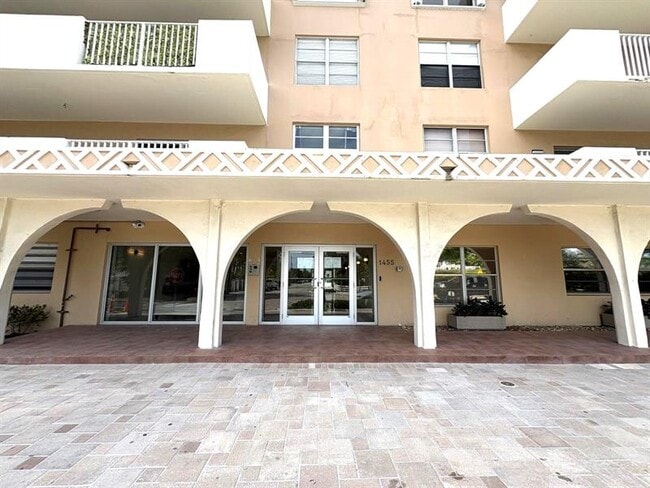 1455 N Treasure Dr in North Bay Village, FL - Building Photo - Building Photo
