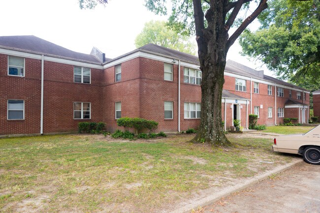 Navy Road Apartments in Millington, TN - Foto de edificio - Building Photo