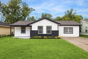 9206 St Lo Rd in Houston, TX - Building Photo