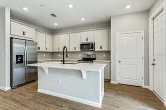 637 Bayhawk St in Debary, FL - Foto de edificio - Building Photo