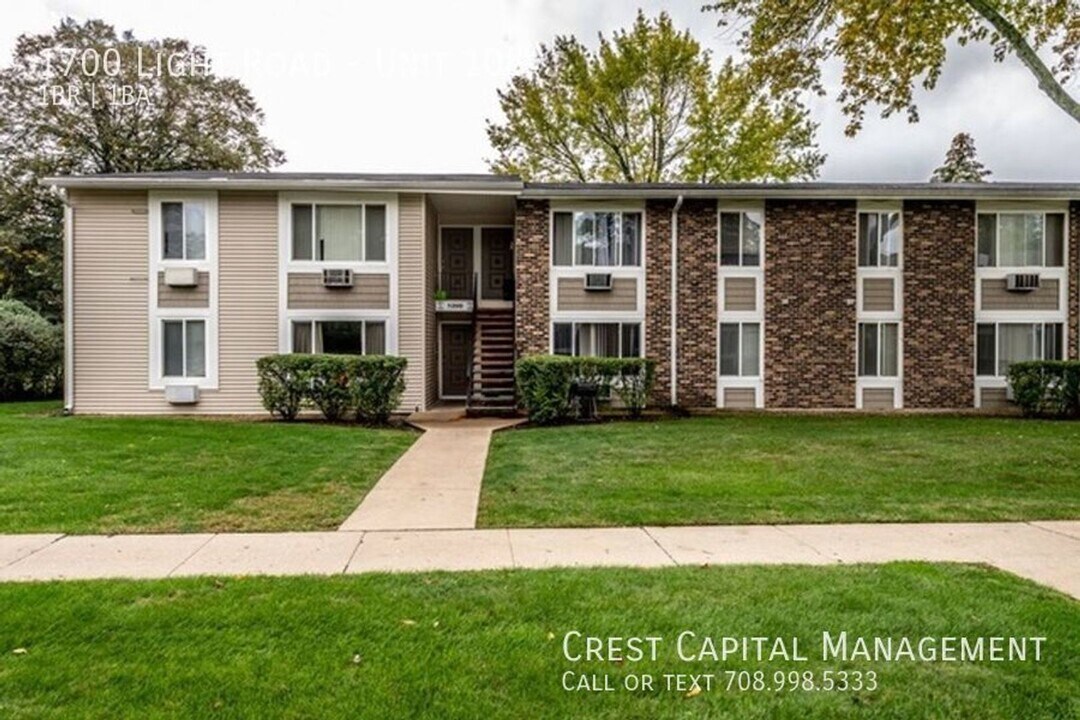 1200 Light Road in Oswego, IL - Building Photo