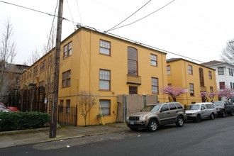 Greenway Apartments in Portland, OR - Foto de edificio - Building Photo