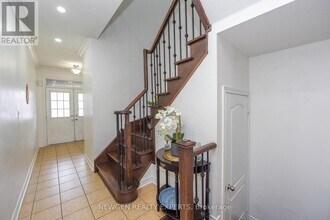 30 Lorenzo Cir in Brampton, ON - Building Photo - Building Photo