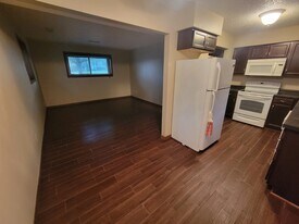 2130 Davis St in Iowa City, IA - Building Photo