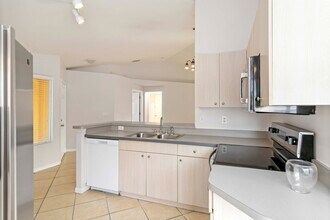 1612 Summer Breeze Way in Sarasota, FL - Building Photo - Building Photo