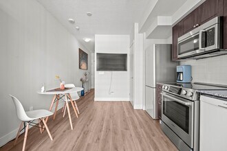 211 Fort York Blvd, Unit SI ID1345920P in Toronto, ON - Building Photo - Building Photo