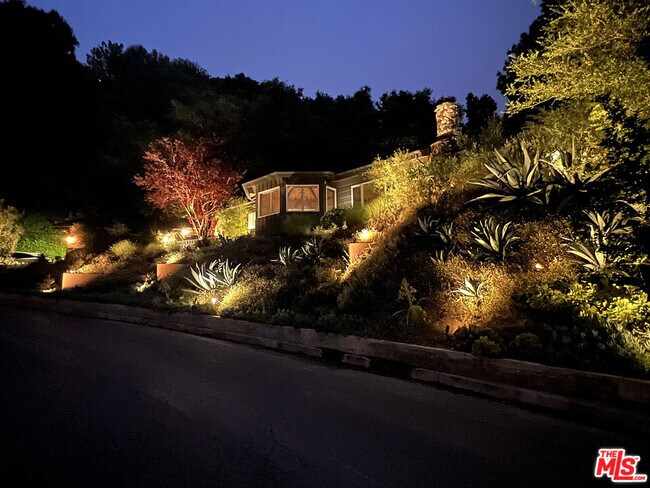 11064 Wrightwood Ln in Los Angeles, CA - Building Photo - Building Photo