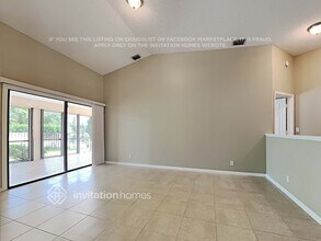 102 Royal Ct in Royal Palm Beach, FL - Building Photo - Building Photo