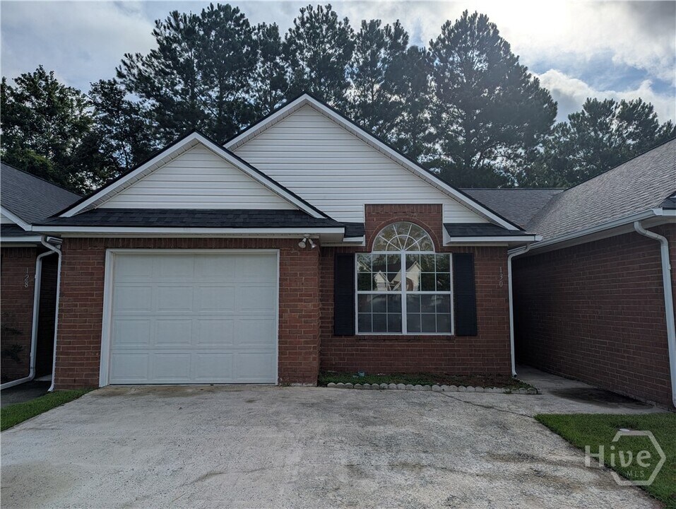 130 Towne Pk Dr in Rincon, GA - Foto de edificio