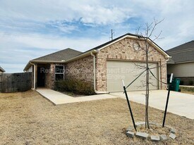 11804 Krew Wy in Yukon, OK - Building Photo