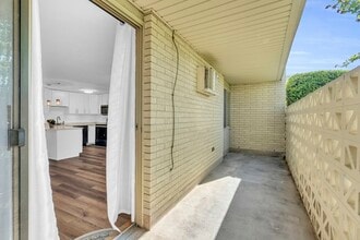 200 Park Terrace Dr, Unit 2 in Stoneham, MA - Foto de edificio - Building Photo