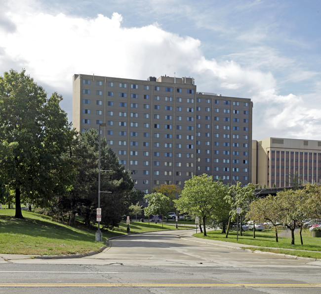 Phoenix Place in Pontiac, MI - Foto de edificio - Building Photo