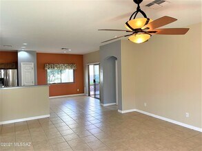 5579 W Dove Loft Dr in Marana, AZ - Building Photo - Building Photo