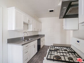 109 S Berendo St in Los Angeles, CA - Building Photo - Building Photo
