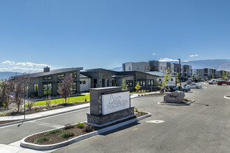 The Overlook at Keystone Canyon in Reno, NV - Building Photo - Building Photo