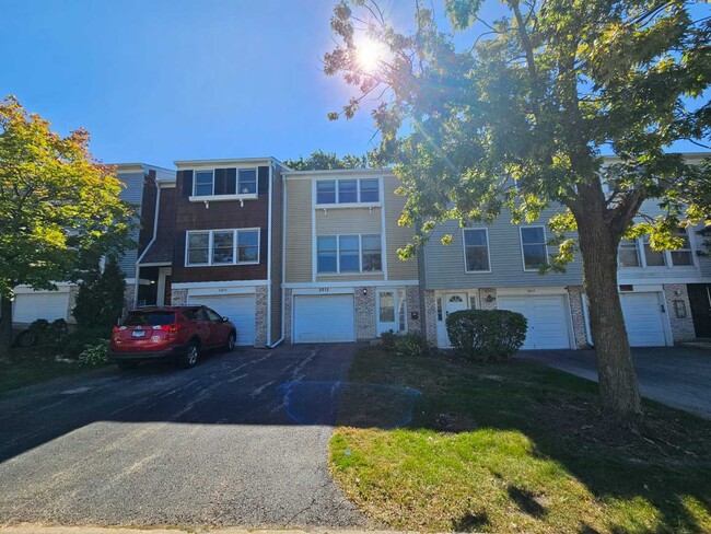 property at 2015 Oxford Ct