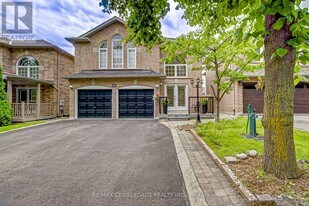 44 Mendocino Dr in Vaughan, ON - Building Photo