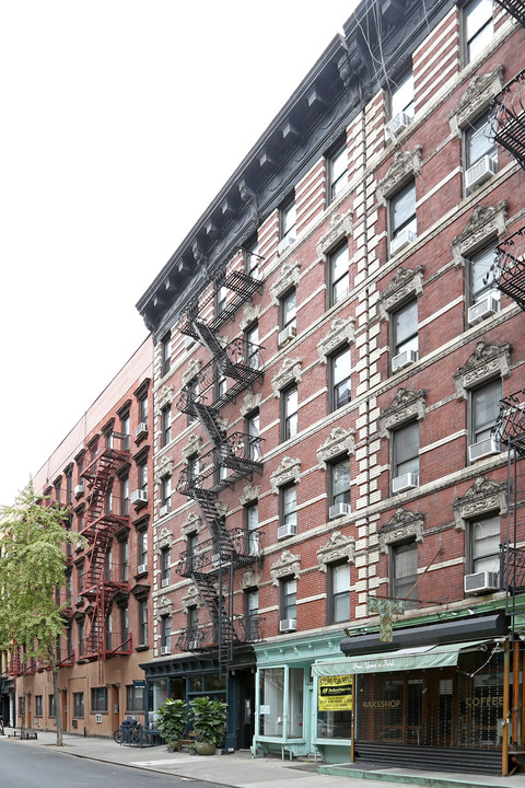 137 Sullivan St in New York, NY - Building Photo