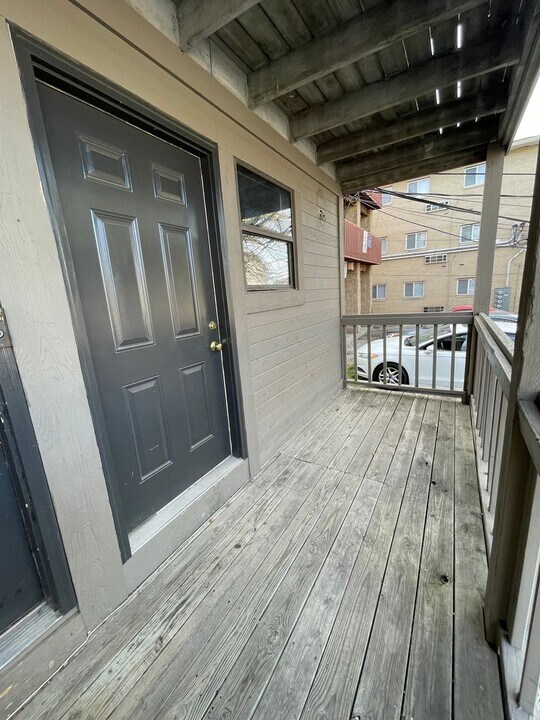 72 Chittenden Ave in Columbus, OH - Building Photo