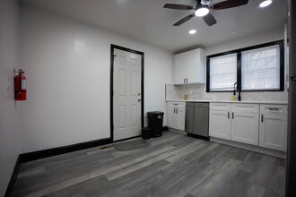 111 E Garwood Ave, Unit A in Williamstown, NJ - Building Photo - Building Photo