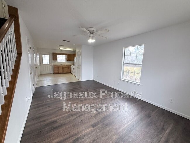 201 Crystal Ln in Sulphur, LA - Building Photo - Building Photo