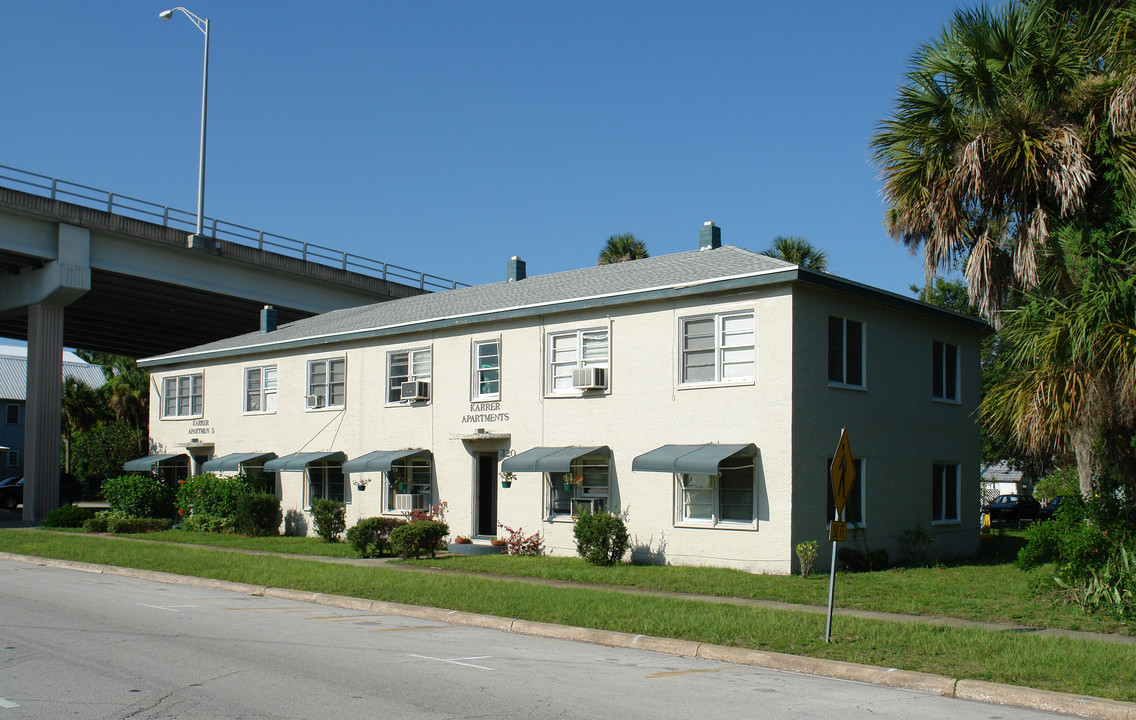 320 S Riverside Dr in New Smyrna Beach, FL - Building Photo