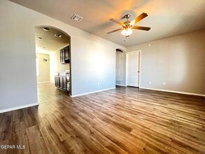 913 Galaxia Dr in Horizon City, TX - Building Photo - Building Photo