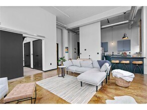 1701 NE Madison St, Unit 103 in Minneapolis, MN - Building Photo - Building Photo