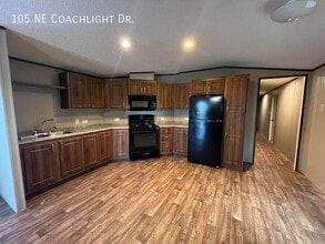 105 Coachlight Dr in Topeka, KS - Building Photo - Building Photo