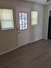 9915 La Prada Dr in Dallas, TX - Foto de edificio - Building Photo