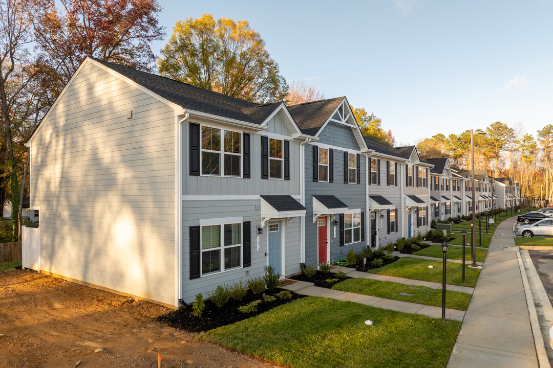 Warwick Towns in Richmond, VA - Building Photo