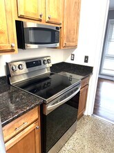 556 Bloomfield Ct in Birmingham, MI - Foto de edificio - Building Photo