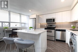 4340 Bloor St W in Toronto, ON - Building Photo - Building Photo