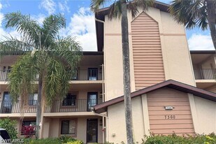 7360 St Ives Way in Naples, FL - Building Photo