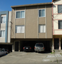 84 Lausanne Ave in Daly City, CA - Building Photo - Building Photo