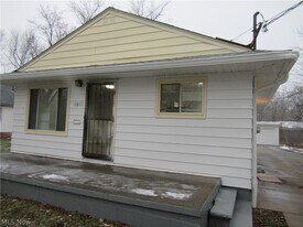 1811 E 298th St in Wickliffe, OH - Building Photo