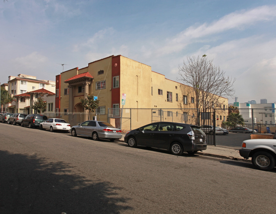 740 S Carondelet in Los Angeles, CA - Building Photo