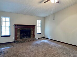 8099 Linda Ct in Jonesboro, GA - Foto de edificio - Building Photo