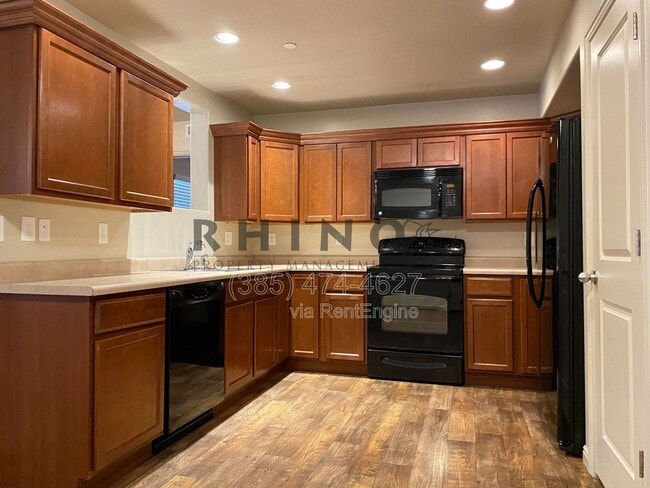 property at 6941 Village River Ln