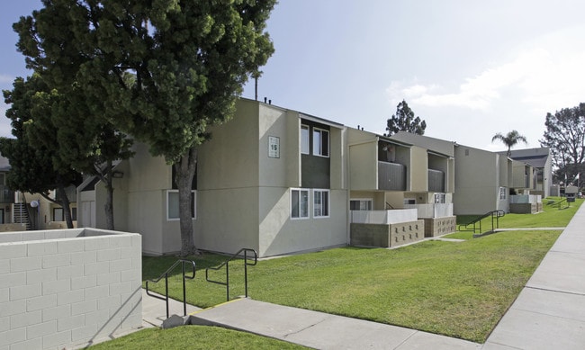 The Palomar Apartments in Chula Vista, CA - Building Photo - Building Photo