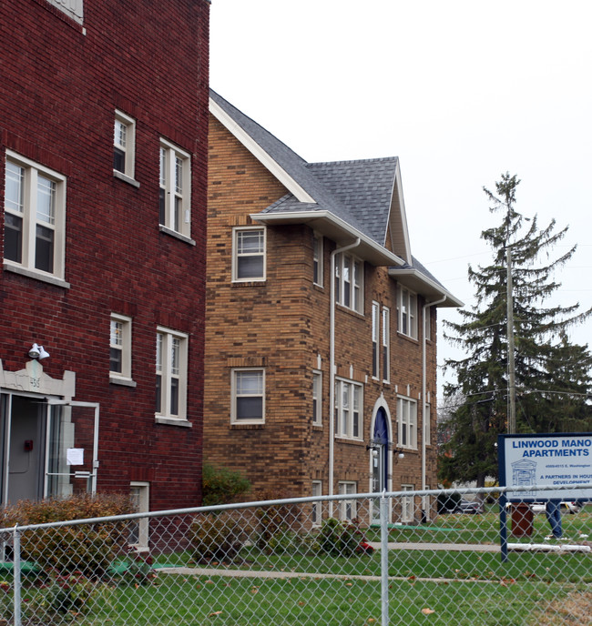 Linwood Manor in Indianapolis, IN - Foto de edificio - Building Photo